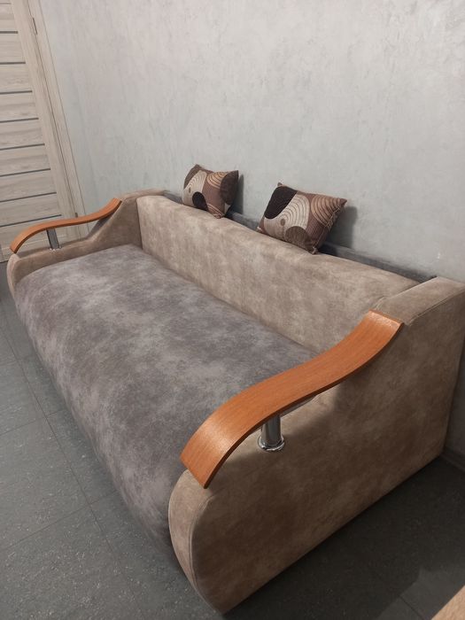 Диван перетягнутий