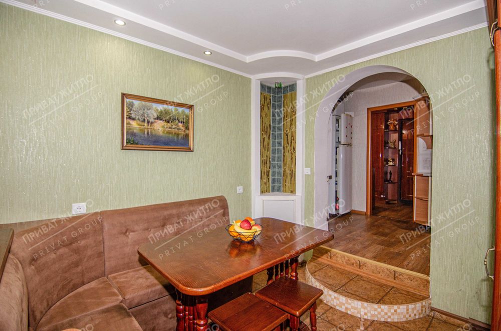 Квартира в цегляному будинку 44м2 з окремим входом!