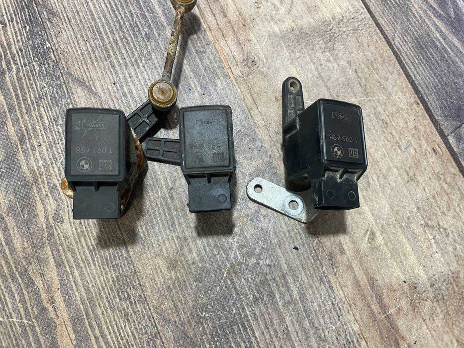 Датчик рівня положення кузова передній BMW E39 E38 1093698 / 1093697