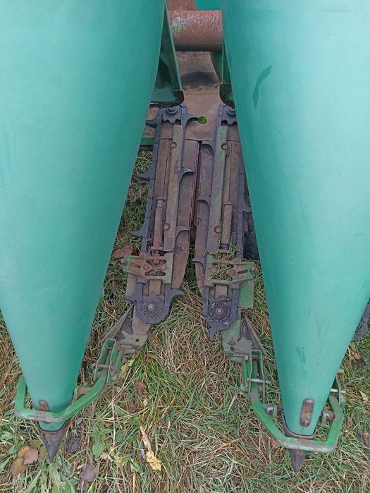 Продам жатку кукурудзну Джон дир