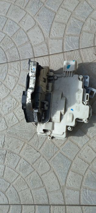 Fechadura Porta Traseira Esquerda Audi A4 B8 8K A5 8T Q5 8R 8K0839015