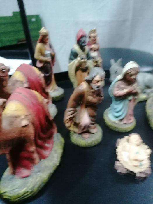 Presépio antigo com 10 figuras