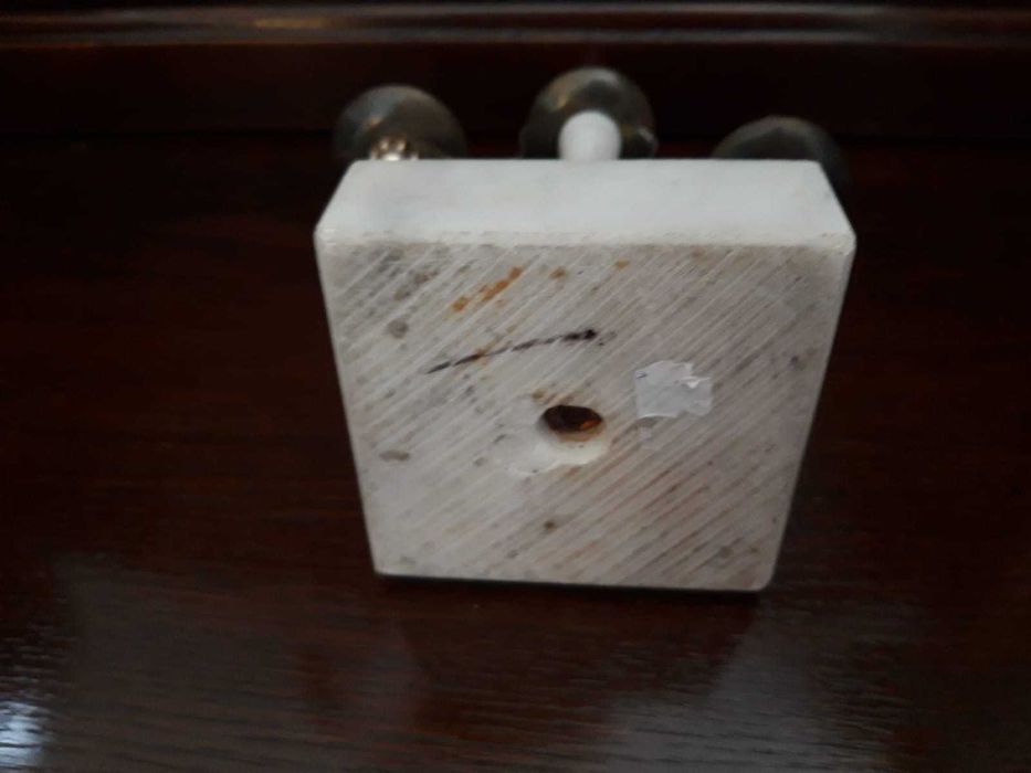 Śweicznik trójramienny podstawa kamień