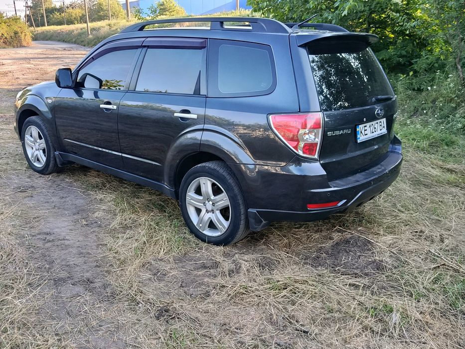 автомобиль Subaru forester