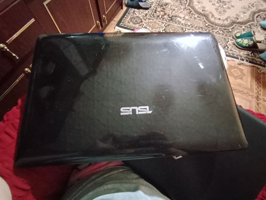 Продам ноутбук без акамулятора