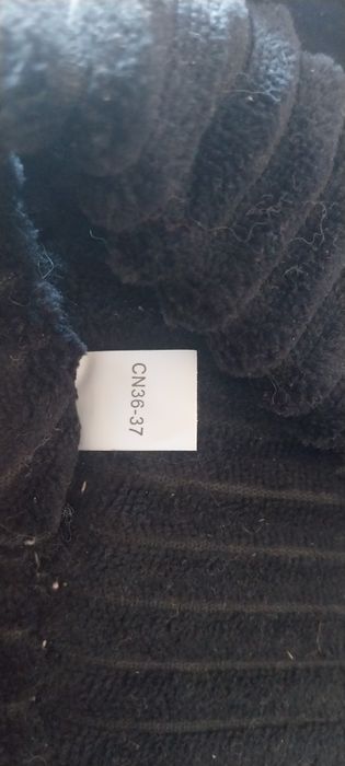 Sprzedam czarne papcie z paskami