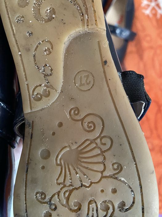 Туфлі для двійні, близнят