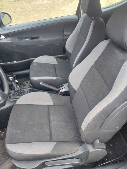 Fotele plus  boczki peugeot 207 2009r