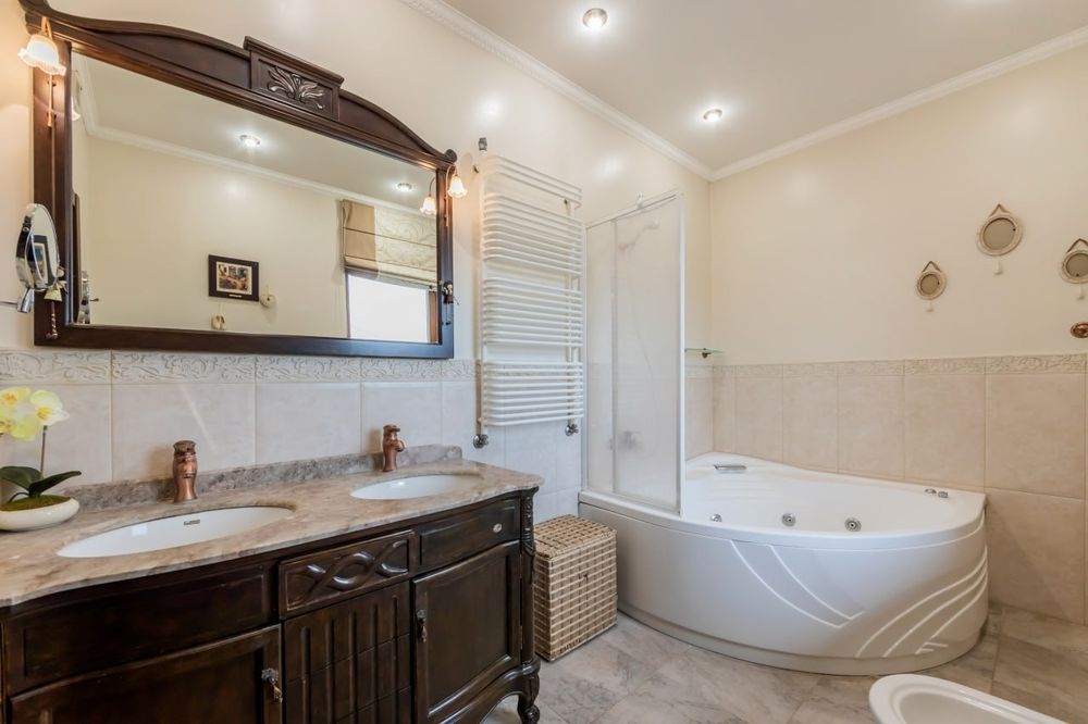 Мала Олександрівка, КМ Зелений Гай, 3пов.котедж 350м.кв.з 2 басейнами