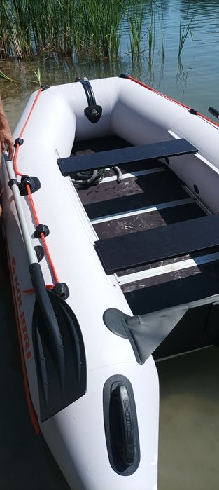 Лодка ПВХ Колібрі КМ300D профі