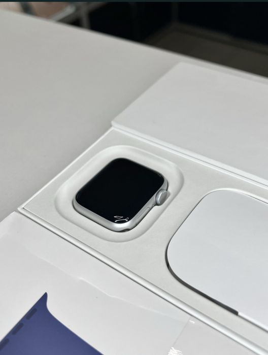 Apple Watch SE 40 мм 
Продам Apple Watch SE 4