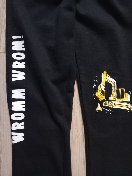 Spodnie dresowe 134 cm nowe