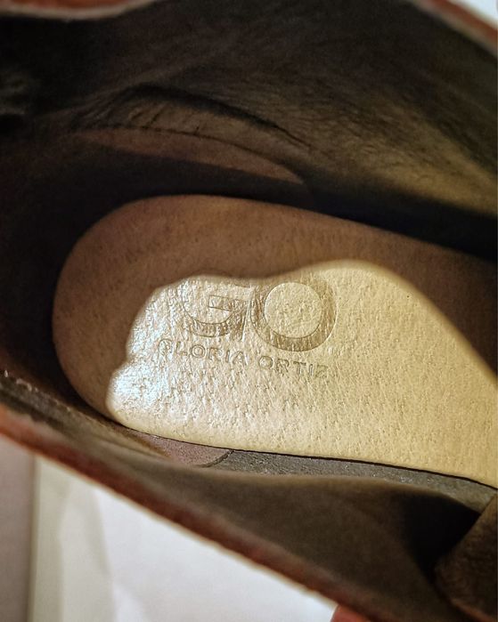 Botins castanhos camurça Gloria Ortiz