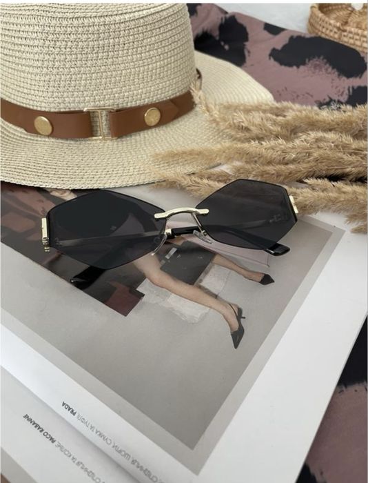 стильні окуляри в стилі відомого бренду