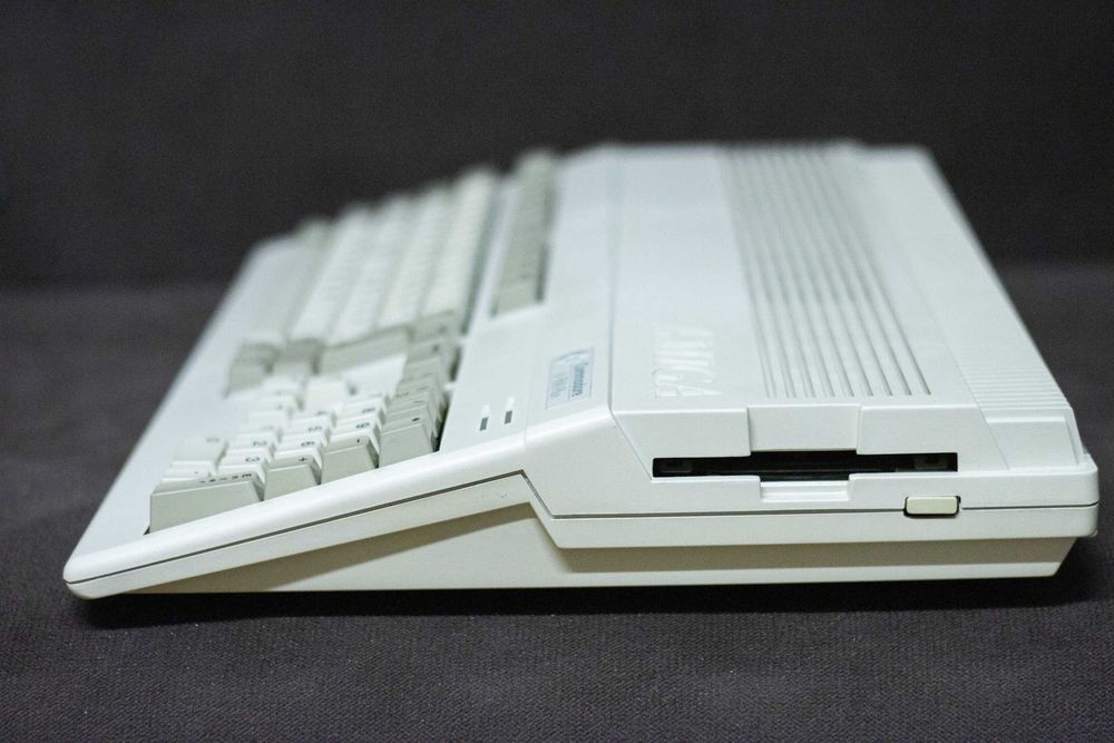 Amiga 500 + zasilacz + mysz + 2 x joystick + dyskietki
