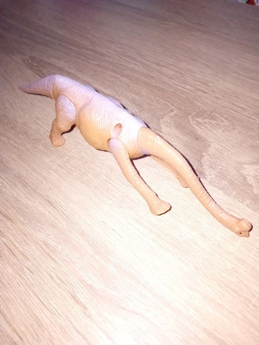 Figura de um dinossauro.