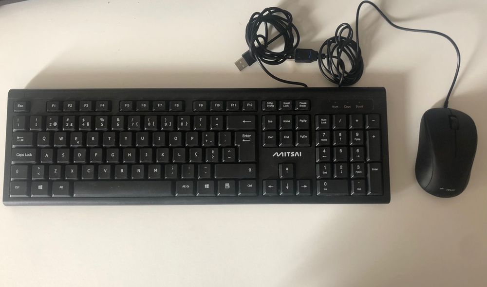 Teclado e rato de trabalho