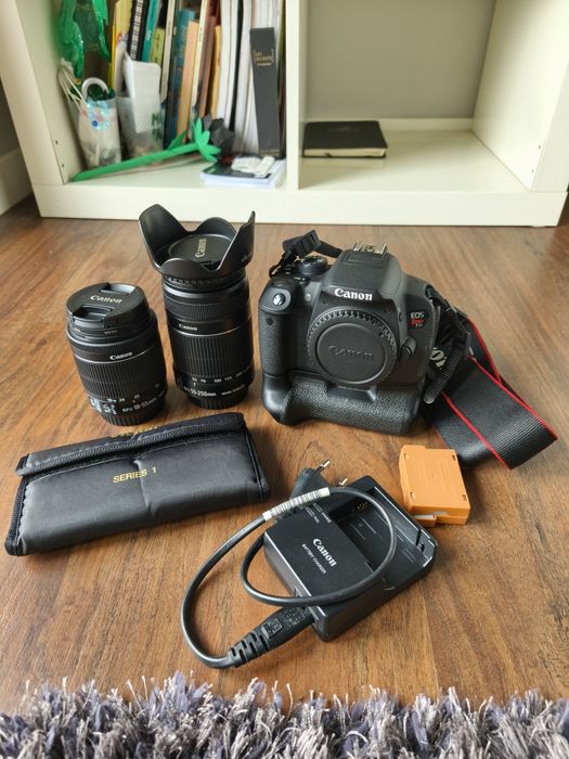 Câmara Canon rebel t51 + 2 objetivas + filtros + 3 baterias + SD card