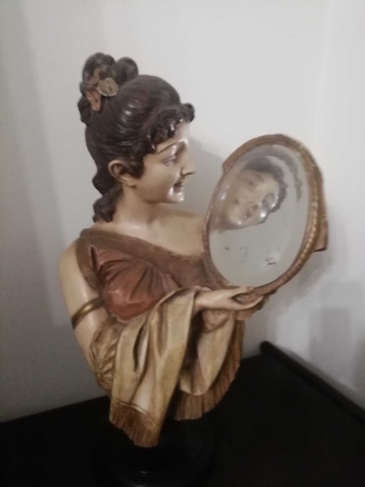Estátua-mede 59 cm pesa 20 kilos