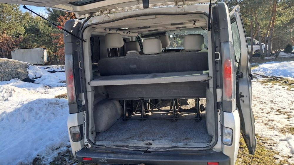 Nisan primaster trafic vivaro oszklony zamiana 7osobowy  nawiewy