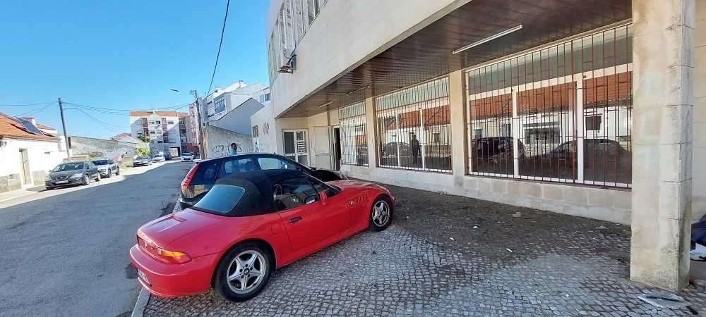 Loja   com rendimento anual de  16.320€