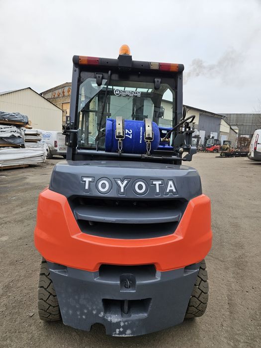 Навантажувач вилковий Toyota 4 тонни. Вилочный погрузчик Тойота 4 т