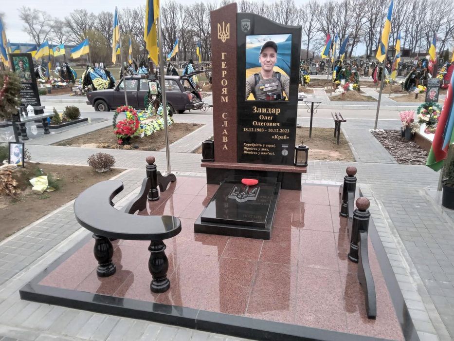 Дешеві пам'ятники із граніту. Памятники військовим. Виготовлення.