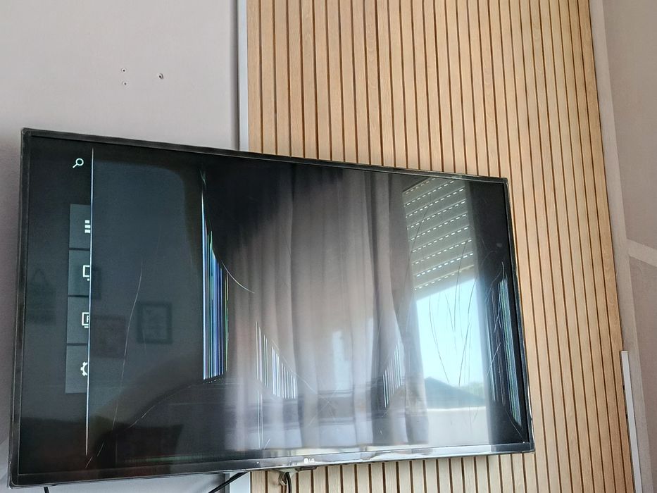 Vendo TV LG (ecrã partido)