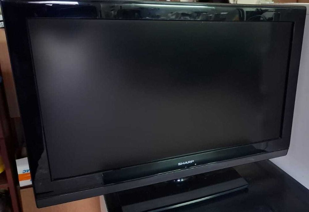 Telewizor marki Sharp LCD 32 cale