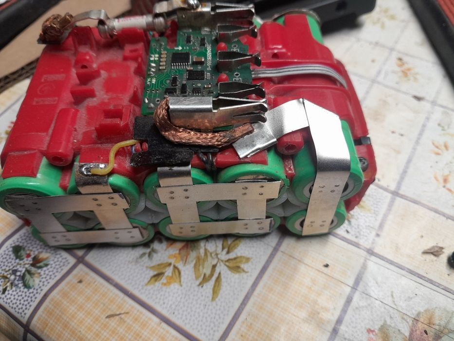 Naprawa baterii do elektronarzędzi