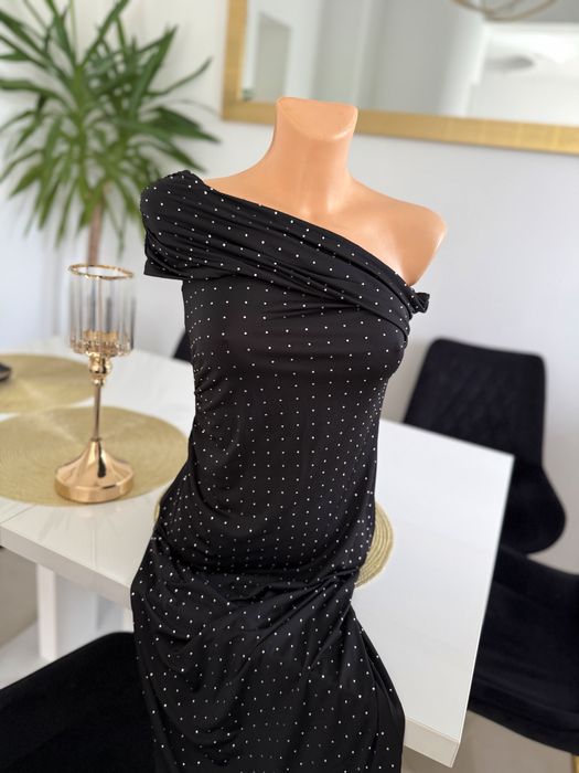 Elegancka damska suknia czarna z cyrkoniami S