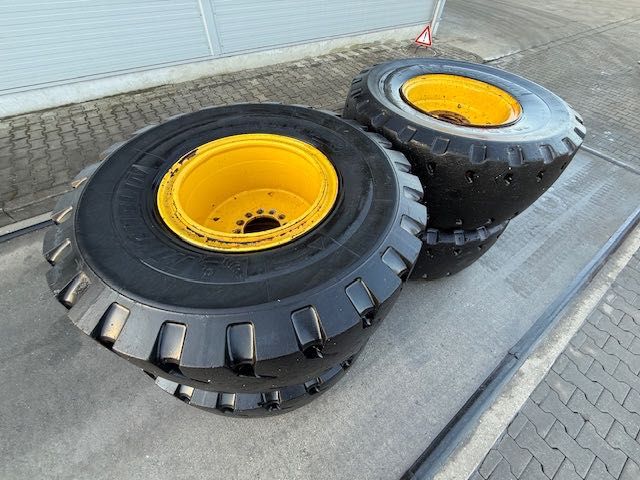 20.5-25 koła komplet pełne wypełnione pianką komatsu wa 250