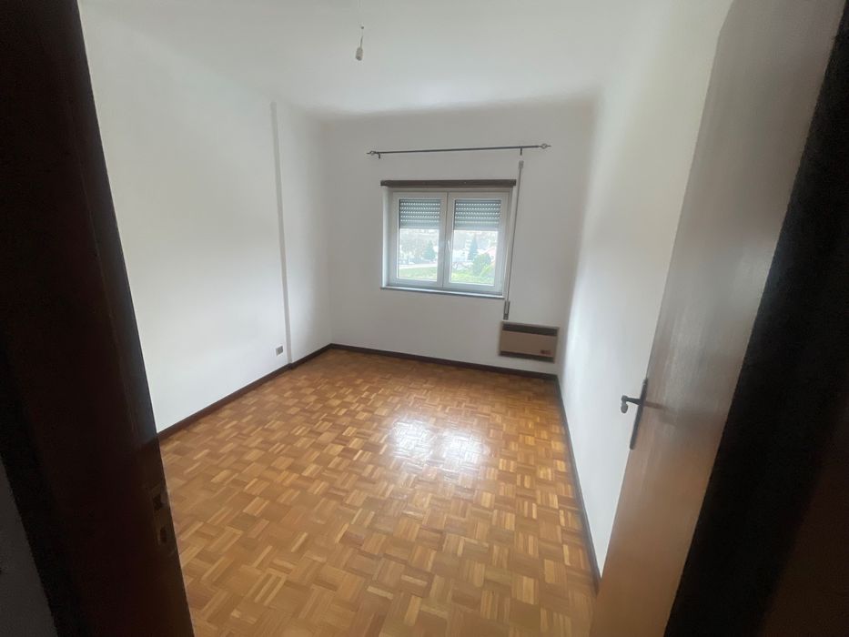 Aluga-se apartamento T2 Urb. Martinhos Seia Serra da Estrela