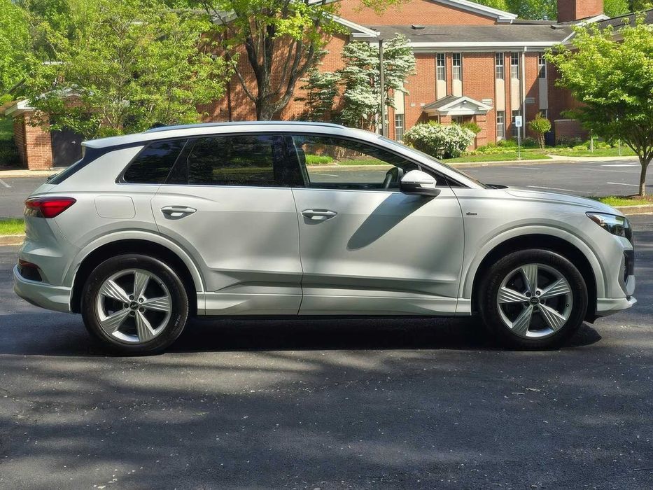 Audi Q4 e-tron quattro Premium 55      2024