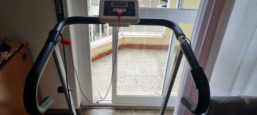 Electric treadmill441818587428311041