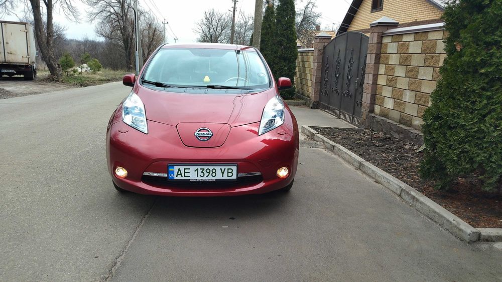 Електромобіль Nissan leaf