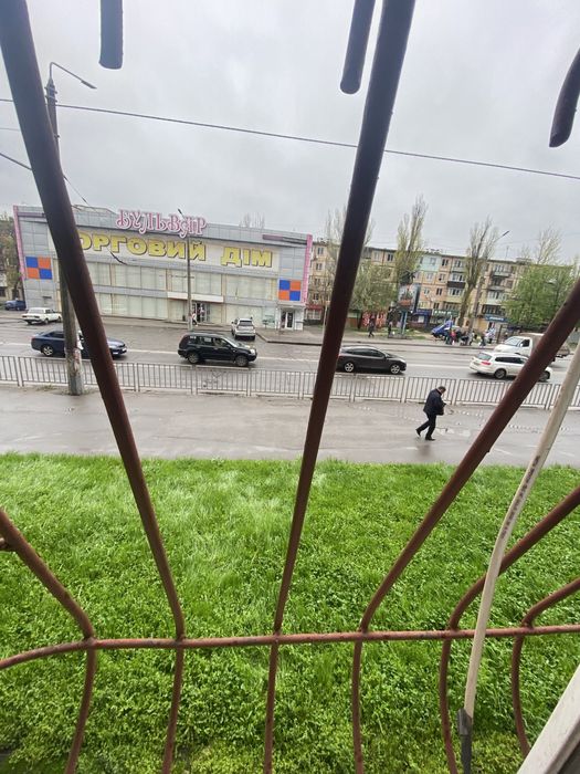 Продается 3 комнатная квартира на Лермонтова .