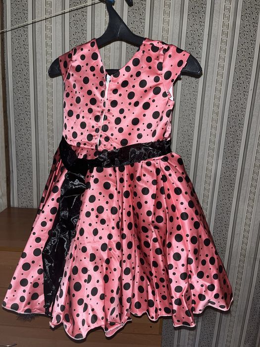 Красивое нарядное платье, Одевали 1 раз. Без дефектов.