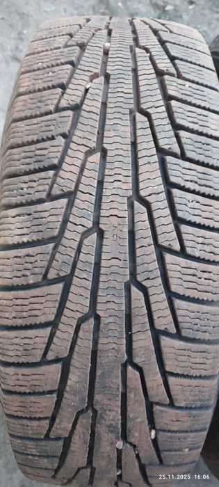 Зимова шина nokian 215/60r17