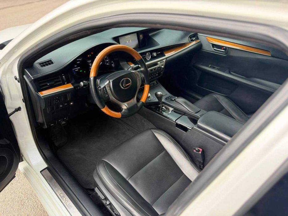 Lexus ES 300h | 2015 рік | Гібрид + ГБО | Автомат