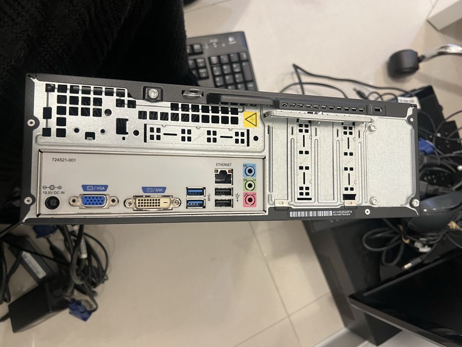 Computador. Ecran. Teclado e Rato