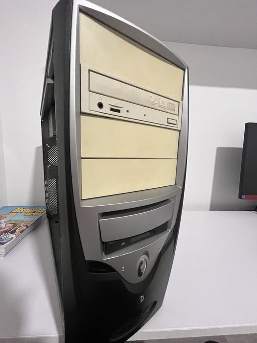 Computador estilo torre