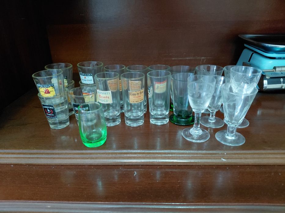 Conjunto de 22 copos de licor/bebida