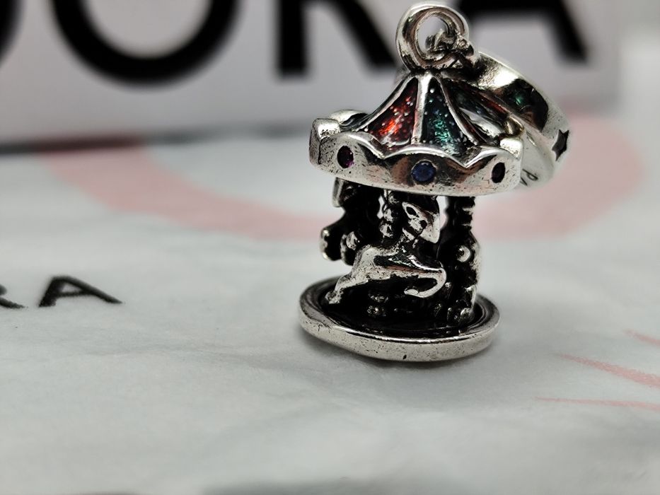 Pendente carrossel da Pandora