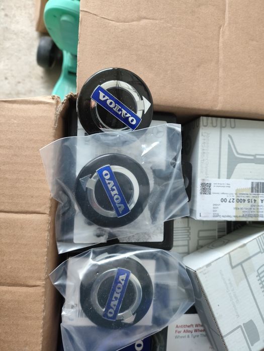Centros Volvo e tampas cromadas pernes