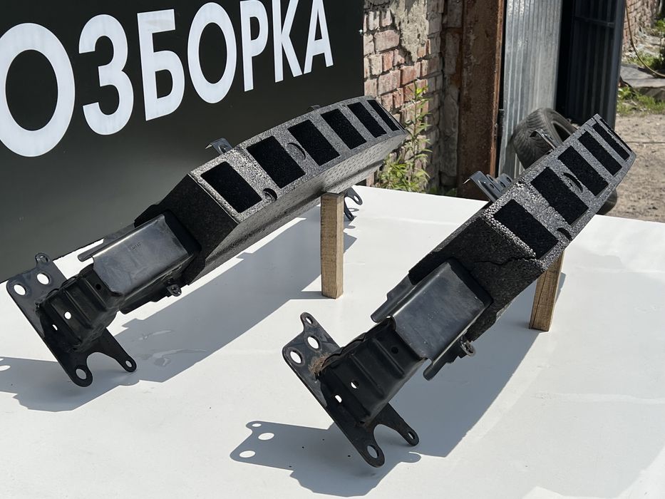 Усилитель бампера Skoda Fabia 2 Roomster підсилювач бампера