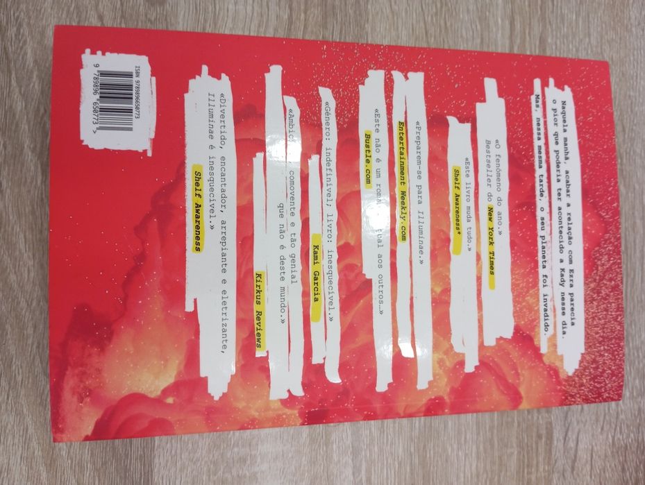 Livro #1 Illuminae - Amie Kaufman, Jay Kristoff