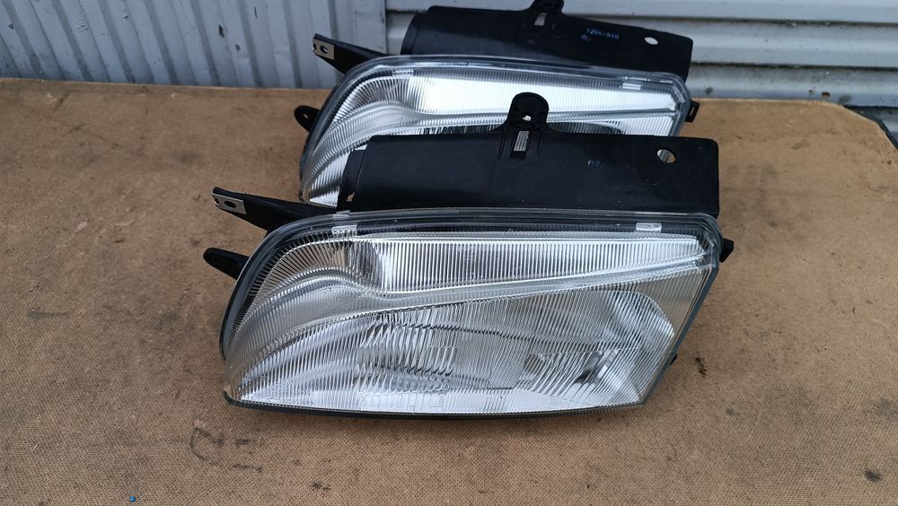 Vendo farol esquerdo de Peugeot partner, citroen Berlingo ano 1996