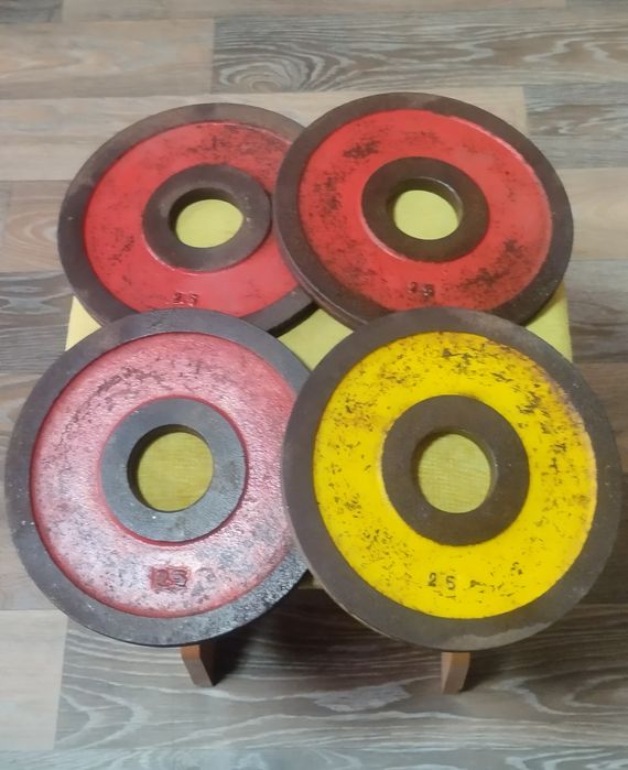 Продаются блины для штанги или гантелей.