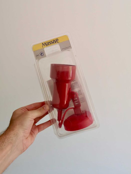 Aplique de parede vermelho dos anos 80/90 – Massive; feito na Bélgica